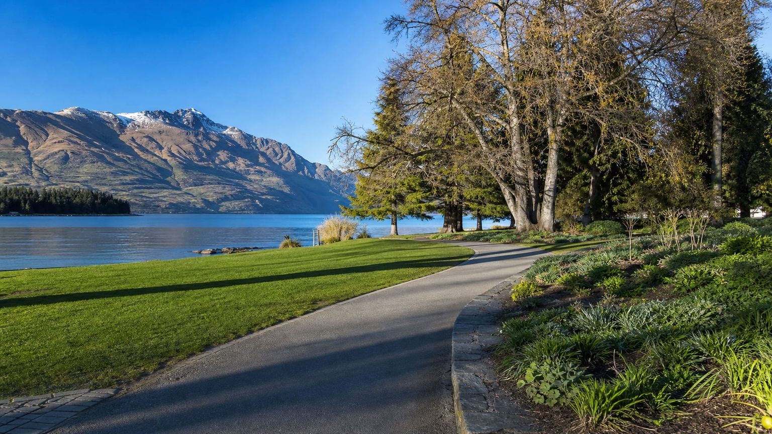 Queenstown travel guide: How to experience the city without rushing 29 Day 4: Waterfront Loop and Hill Walk